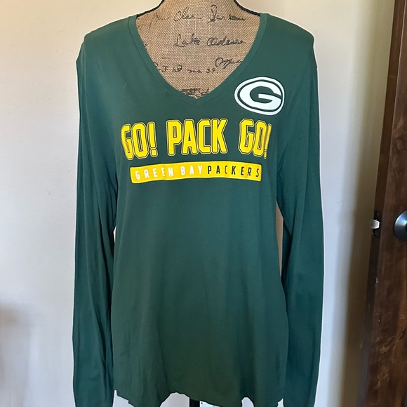 Majestic Tops - Great Green Bay Packers shirt (21” armpit to armpit)